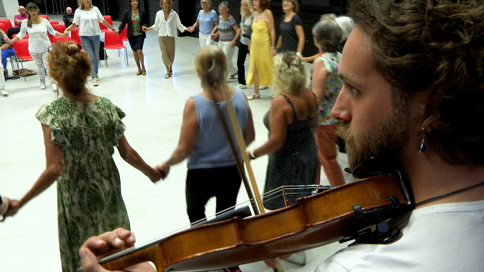 http://www.lesamisdu7.com/site/images/Danse%20trad%20oly26.jpg